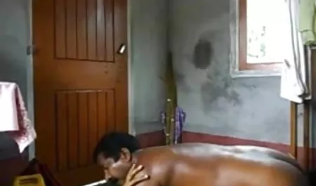 लड़की आदमी आता है और उसके साथ दौड़ती यौन संबंध के लिए खुश सेक्सी फिल्म हिंदी है कि