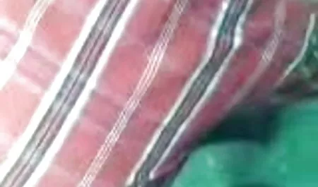 सुंदर श्यामला उसे उंगली पहनी थी और उंगली को सेक्स वीडियो वाली फिल्म उसकी टोपी फेंक दिया