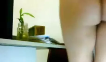 स्टेपमॉम 18 साल की लड़की से मिलता है हिंदी सेक्सी फिल्म कॉमेडी