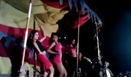 कौमार्य से वंचित होने के बाद, यह उसका दूसरा सेक्स सेक्सी पिक्चर फिल्म हिंदी में है