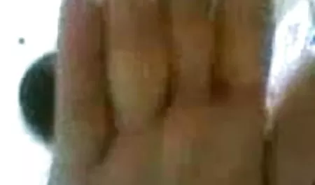 हॉट हिंदी सेक्सी बफ फिल्म वेश्या होटल के एक कमरे में एक अधिकारी का मनोरंजन करती है