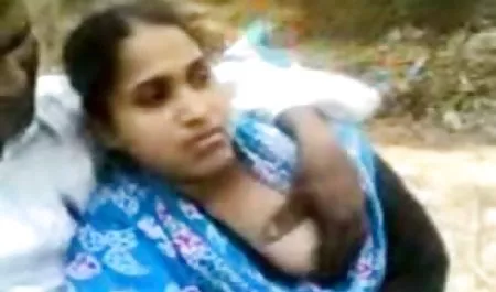 अंत में, मेरी हिंदी सेक्सी फिल्म देखने वाली सुपर हॉट सौतेली माँ ने मुझे उसे चोदने दिया