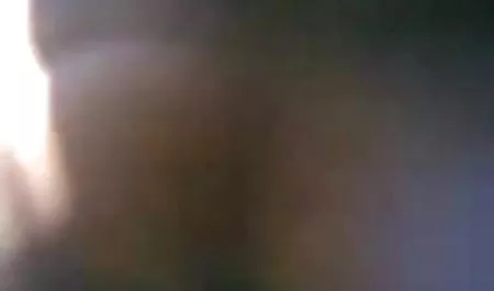 गाँव सैक्सी हिन्दी फिल्म की लड़की ने एक पैसा अपने मुँह में लिया