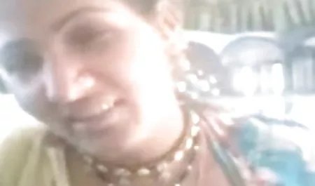 चाचा पिछवाड़े में एक लड़की को दंडित करने हिंदी सेक्स फिल्म वीडियो के लिए सजा दी और उसे बकवास करने का फैसला किया गया था