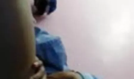 सुस्त मुर्गा के बावजूद, रूसी फिल्म फुल सेक्सी लड़की उसकी प्रशंसा करती है