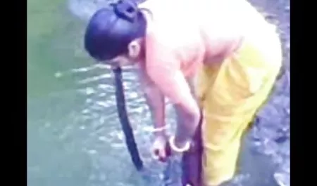 छेद में ही सब कुछ हिंदी सेक्सी फिल्म सेक्सी फिल्म हिंदी है जो हाथ से आया था जो squirts