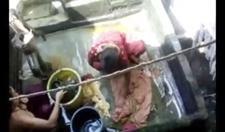 रोमांटिक मालिश एक बॉलीवुड सेक्सी फिल्म कामुक संभोग में बदल जाती है