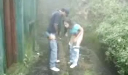 गर्लफ्रेंड अपने दोस्त को गांड में चुदाई करते हुए सेक्सी फिल्म हिंदी में वीडियो फिल्म देखती है