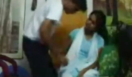एक रोमांटिक डेट वीडियो फिल्म सेक्सी फिल्म पर पागल सेक्स रात