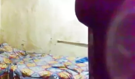 लैटिन लड़का गंजा मांसपेशियों सड़क पर और सोफे हिंदी पिक्चर सेक्सी फिल्म पर घर पर