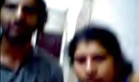उसके पैरों के बीच मौखिक सेक्स के साथ सेक्सी फिल्म हिंदी में दिखाओ बिस्तर में एक और आरामदायक दोस्त