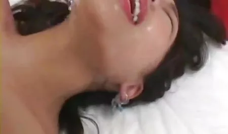 इस हवलदार kicks एक सैन्य नर्स. ज़ोंबी सर्वनाश सेक्सी फिल्म हिंदी फिल्म की नकल ।