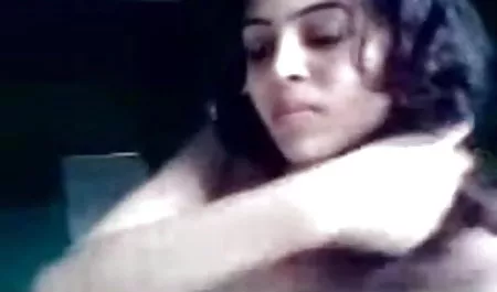 मम्मी के नंगे बूब्स को देखकर मस्त मर्द ने उसे रियल सेक्स फिल्म सोफे पर पटक दिया