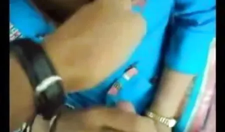 रूसी हिंदी फिल्म के हीरोइन का सेक्सी वीडियो गर्म लड़की अपने कुंवारी गधे में एक एनीमा के साथ आदमी को सजा देती है