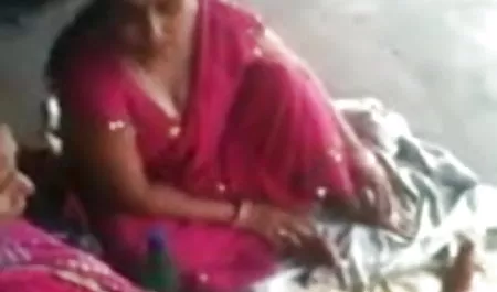 आकर्षक महिला, काले बाल वाली, छूत, मूठ फिल्म सेक्सी वीडियो में मारना, अकेले, मोज़ा, खिलौने, योनि