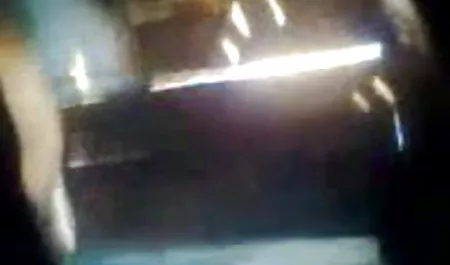 हम पार्क में लड़की को ड्रेस के हिंदी सेक्स फिल्म वीडियो में नीचे झांकते हैं, वह बिना पैंटी के है