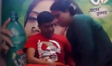 गोरा ने सेक्सी फिल्म भेजो सेक्सी वीडियो में कोनी फुटजॉब के लिए धन्यवाद दिया
