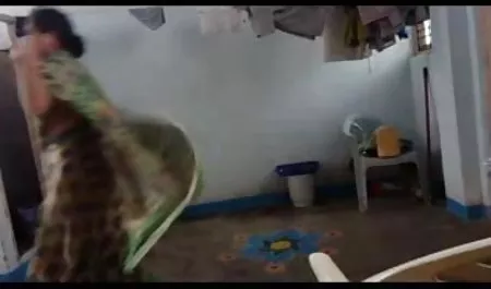 सो रही बहन हिंदी सेक्सी मूवी वीडियो को छूता है