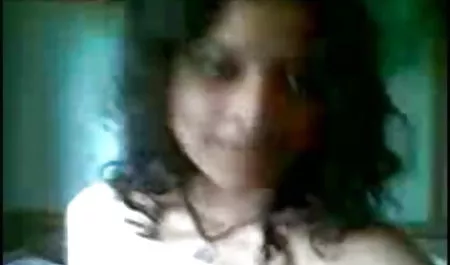 वह अपने बॉस की हिंदी कॉमेडी सेक्सी मूवी पत्नी को काम से ले गया