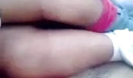 सेक्सी सुंदरी अपने पति सेक्सी फिल्म फुल को अंडे देती है