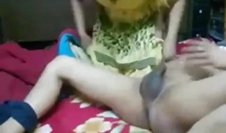 रसोई घर में आदमी हिंदी फिल्म सेक्सी 2018 तंग स्तन के साथ युवा लोगों को प्यार करता है ।