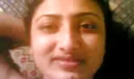 उसने एक ड्रेस उतारी, उसकी गांड पर तेल लगाया और चुदाई की सेक्सी फिल्म सेक्सी सेक्सी