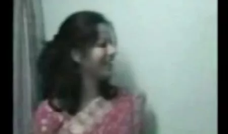 मालकिन की श्रेणी से परिपक्व गोरा को हावी होना पसंद है सेक्सी पिक्चर मद्रासी