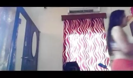 बड़ी दूध के साथ सेक्सी सेक्सी फिल्म हिंदी श्यामला एक कठिन आदमी के साथ उसे कठिन शरीर पर एक टैटू है