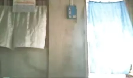 राजा अपने गार्ड के साथ सिंहासन पर यौन संबंध रखने हिंदी कॉमेडी सेक्सी मूवी वाले से नाखुश गोरा