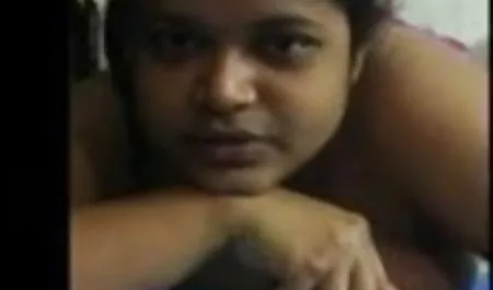 बीच पर एक दोस्त के साथ सेक्सी फिल्म का वीडियो चाहिए अपनी प्रेमिका को पेंट करता है