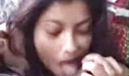 18 साल की लड़की ने हिंदी सेक्सी मूवी वीडियो खुद को अपने माता-पिता के बेडरूम में एक लड़के को दे दिया