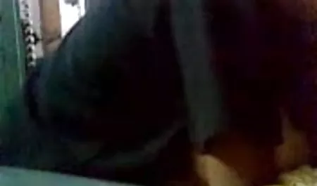 हलक सेक्सी हिंदी फिल्म बीएफ में, मुखमैथुन, मुह में,