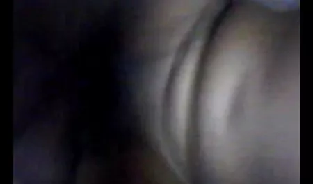 नशे मद्रासी सेक्सी फिल्म में 18 साल की लड़की गले से वोदका पीती है और बाथरूम में हस्तमैथुन करती है