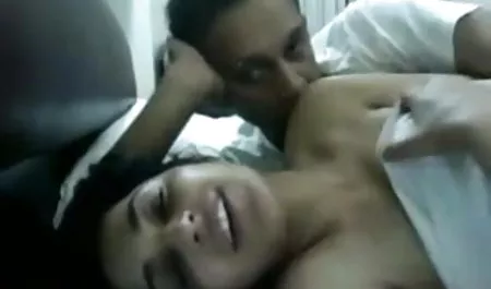 एक गाँव का मूर्ख अपने ही घर सेक्सी फिल्म फुल की सीढ़ियाँ चढ़ता है