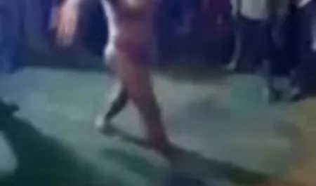 मैंने एक सहपाठी हिंदी फिल्म फुल सेक्सी को बट प्लग के लिए राजी किया