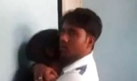 नशे में लड़की अपने प्रेमी के साथ अपनी बहन का लिंग उतार देती है मद्रासी में सेक्सी फिल्म