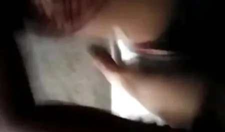 एनी का ब्लोजॉब, टैक्सी ड्राइवर शूट करने में कामयाब रहा क्योंकि वह एक जवान लड़की को मुँह पूरी सेक्सी फिल्म देता है
