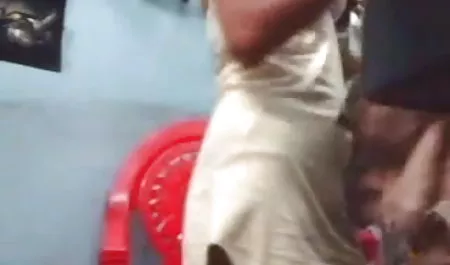 मेरी सेक्सी लाल वीडियो सेक्सी फिल्म हिंदी में पोशाक में मरोड़
