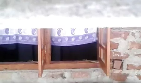 लीना बहुत गर्म है और एक हिंदी सेक्सी मूवी वीडियो दोस्त के बोनर का आनंद लेती है