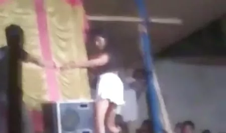 अपनी पत्नी से तलाक के बाद, वह एक भावुक सेक्सी फिल्म चाहिए सेक्सी सेक्सी फूहड़ बन गया