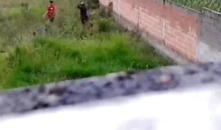 हममें से चार लोग अपनी झोंपड़ी में छुट्टी मनाते हैं सेक्सी फिल्म चाहिए सेक्सी सेक्सी