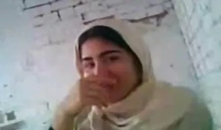फोन पर बात हिंदी सेक्सी फिल्म सेक्सी फिल्म हिंदी करते समय लाल कुतिया उसके प्रेमी को धोखा दिया