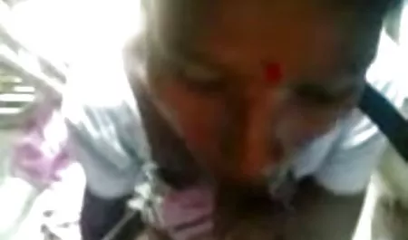 दादा बिगाड़ने वाले युवा छात्रों को क्रेडिट सेक्स वाली सेक्सी फिल्म का वादा करने में आनंद मिलता है