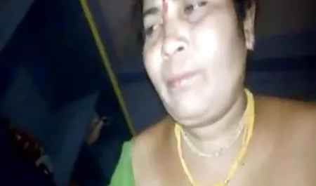 लाल मोजा में रेडहेड खुशी के साथ हिंदी मूवी वीडियो सेक्सी विलाप करता है