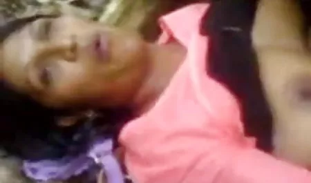 उसकी 18 साल की लड़की की चूत चाटता हॉलीवुड सेक्सी पिक्चर हिंदी में है