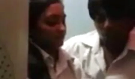 मोटा आदमी अपने आप को बिस्तर में एक सुपर हीरो की कल्पना करता हिंदी सेक्सी मूवी 2 है