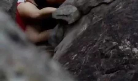 अपने प्रेमी को सेक्सी बीएफ हिंदी फिल्म घर का बना देता है