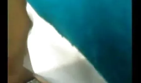 बिग-बेल्ड हिंदी सेक्सी फिल्म सुपरहिट को चूसने वाले ट्रान्स को बिस्तर पर पड़ा रहने देता है