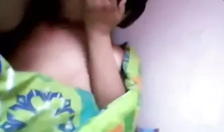 माँ हिंदी पिक्चर सेक्सी वीडियो के स्तन
