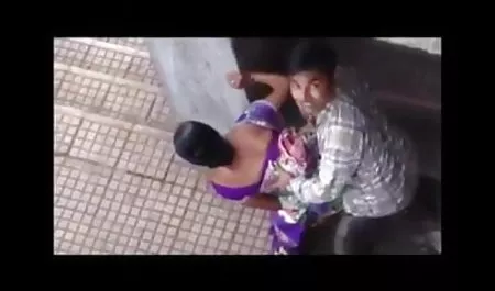 पैरों सेक्स फिल्म सेक्स को पार करने में लड़की की मदद की